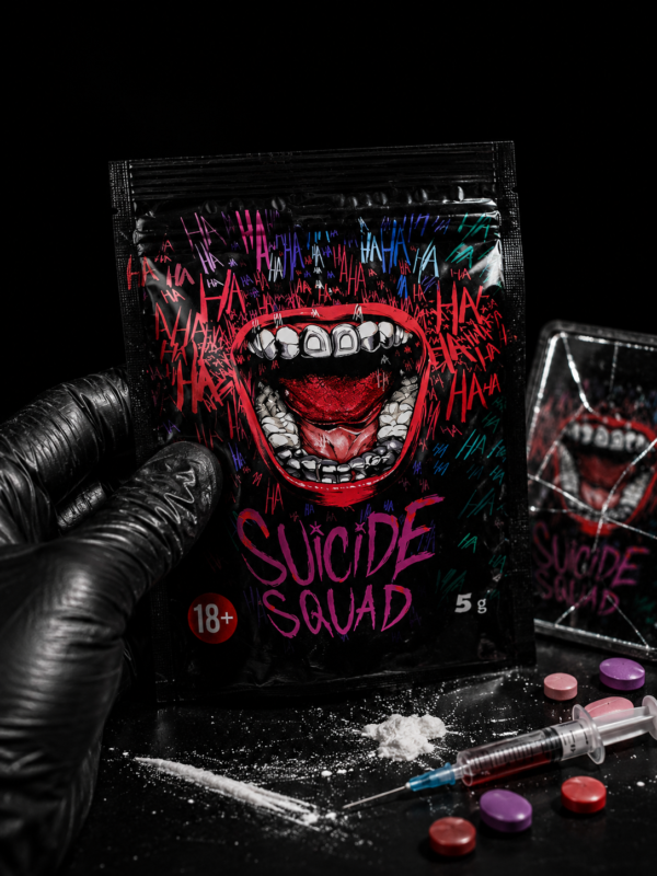 528a6418-ad61-40bd-b2df-4df53db2fef9 SUICIDE SQUAD – Rauschrebell × LegalDreams